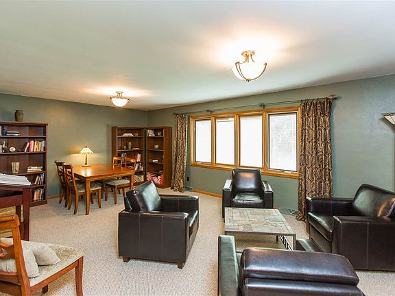 2nd image of 1705 Crescent Dr