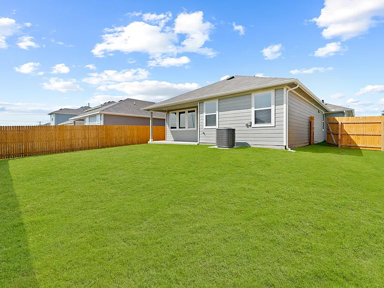 411 Town Lake Bnd — Photo 21