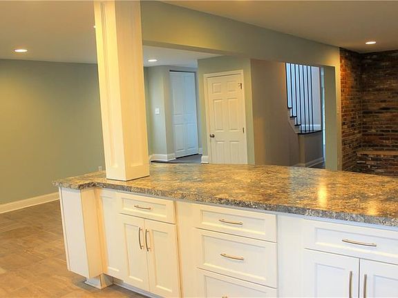 3rd image of 612 Westland Dr