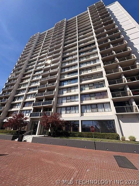 1st image of 450 W 7th St APT 1405