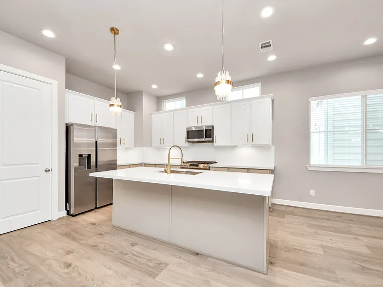 2114 Stuart St — Photo 10