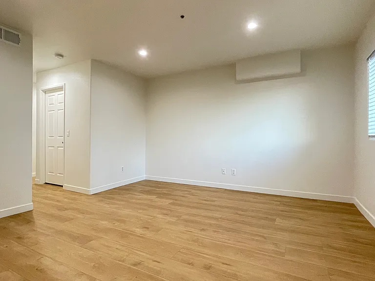 15114 Sherman Way #212 — Photo 15