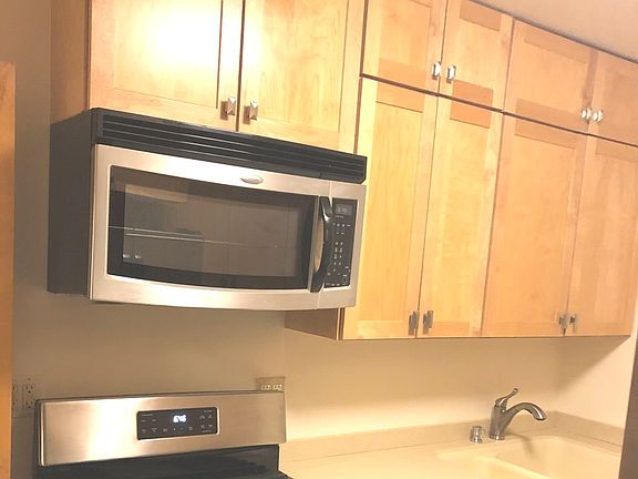 5th image of 2032 E 72nd Pl #1