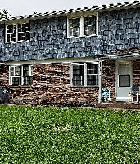 2615 Hawthorne Dr — Photo 1