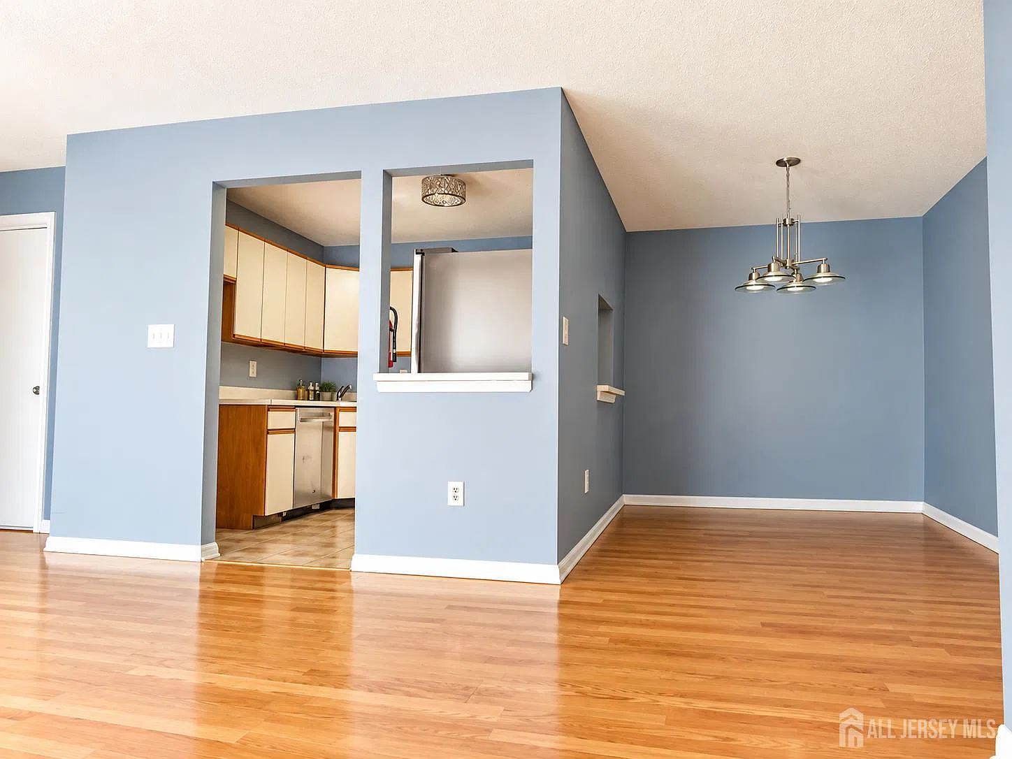 2 bed, 2.0 bath, 1011 sqft, $2,450 — Photo 4