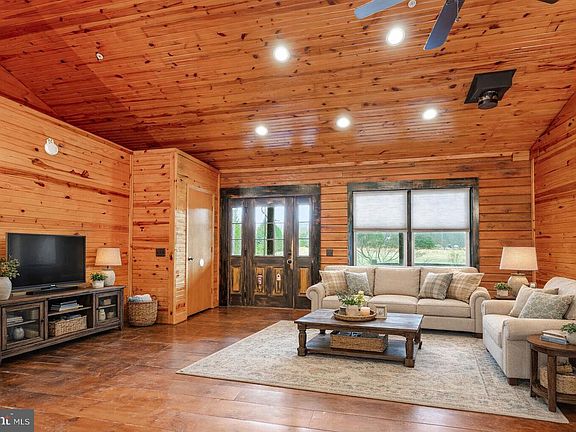 2nd image of 18304 Cedarville Rd