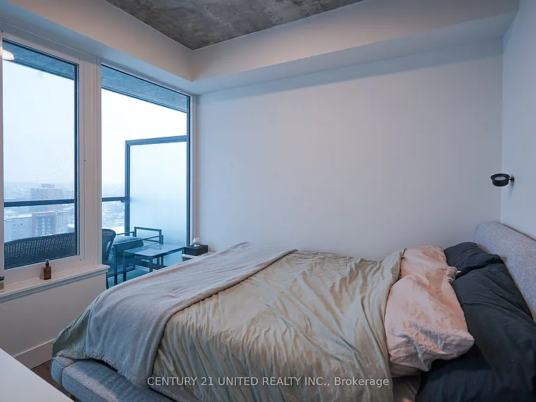 80 Bond St E #1411 — Photo 7