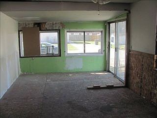 5th image of 614 Jefferson St