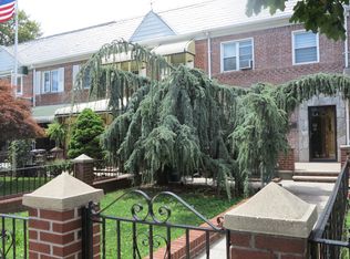 6174 82nd St, Middle Village, NY 11379