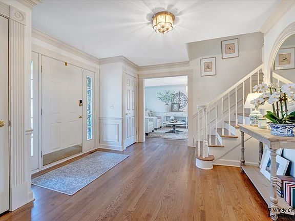 4th image of 21137 W Yorkshire Dr