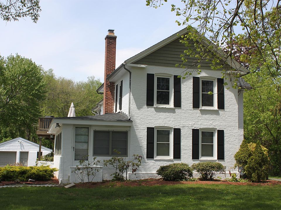 662 South End Road First floor across from Southington Country Club.