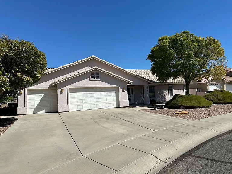 660 Country Club Dr — Photo 2