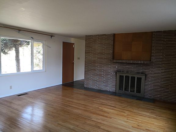 3rd image of 1000 148th Pl SE