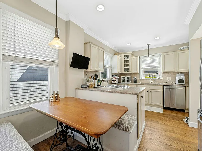 332 Demarest Ave — Photo 7