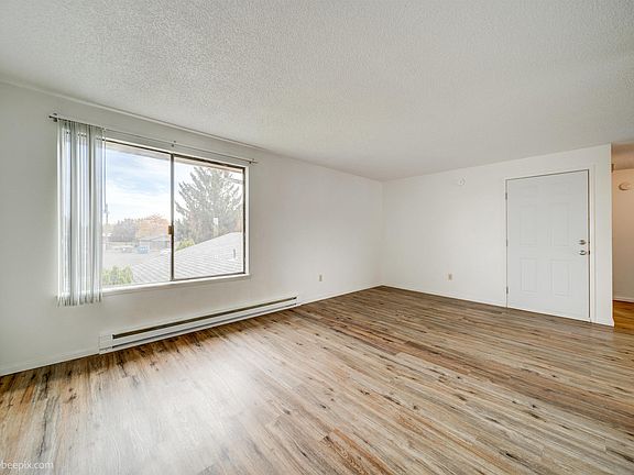 3rd image of 6131 N Addison St #6133/6135-N