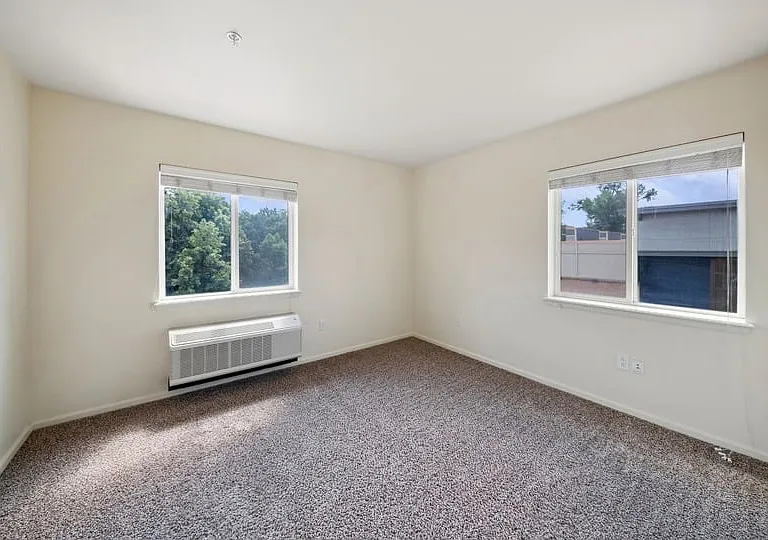 914 W Lake St — Photo 25