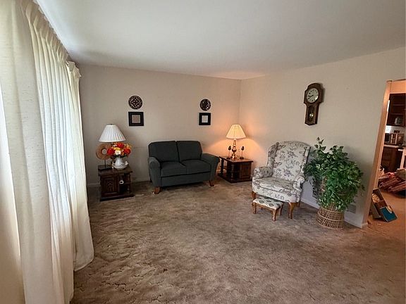 4th image of 2424 Cooledge Ave
