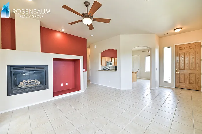 3 bed, 2.0 bath, 1358 sqft, $2,200 — Photo 3