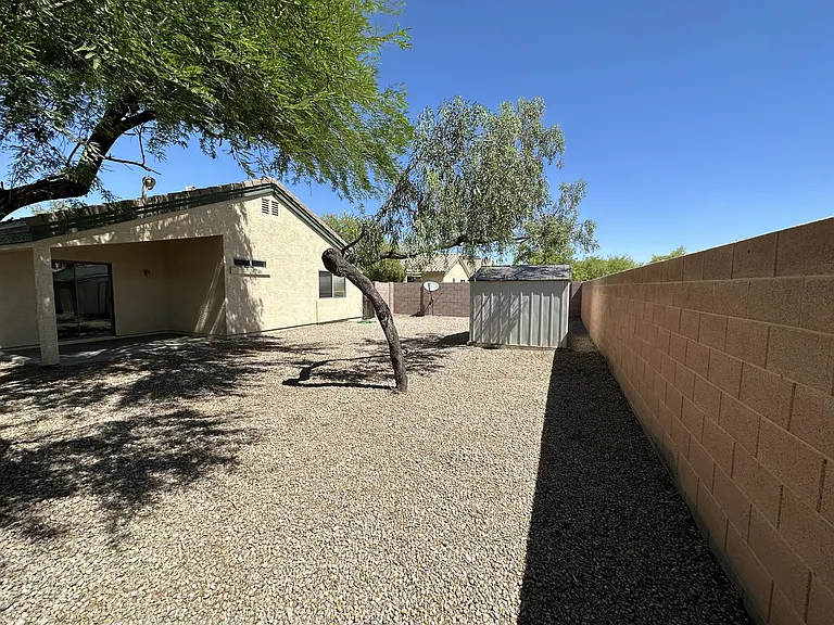2425 S 159th Ln — Photo 16