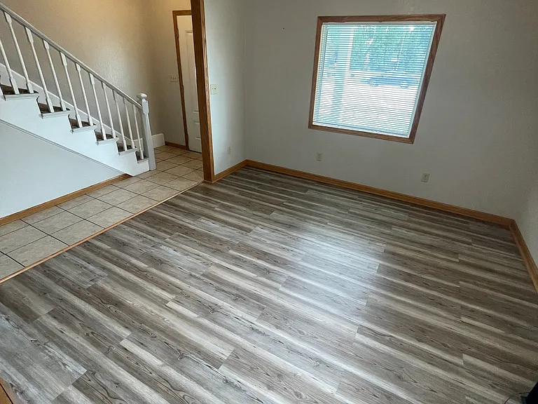 127 E Main St — Photo 21