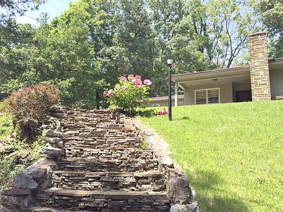 4th image of 270 Parkland Dr