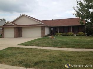 802 Timber Ridge Dr, Mahomet, IL 61853