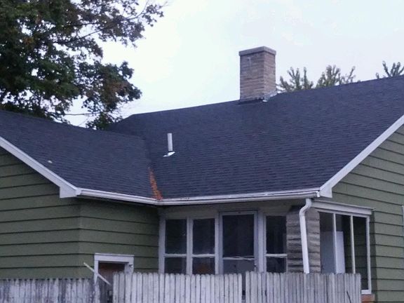 2nd image of 104 W North St