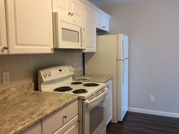 2nd image of 11 Admiralty Dr APT 4