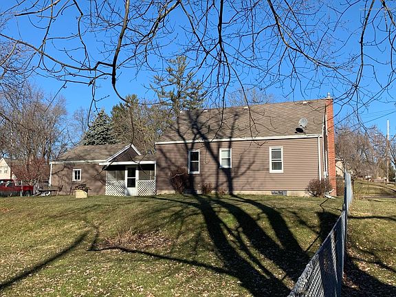 4th image of 572 Lincoln Ave