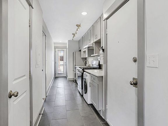 4th image of 855 19th St NE APT 3