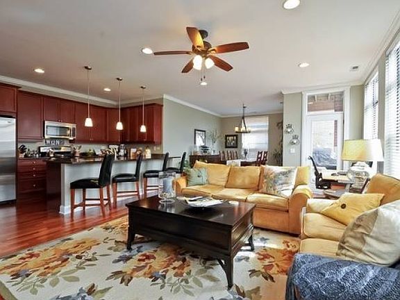 Living/Kitchen Combo