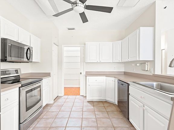 5th image of 14 Crandell Ct