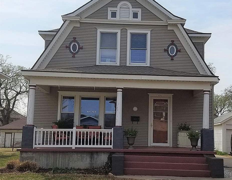 1st image of 121 E 12th Ave