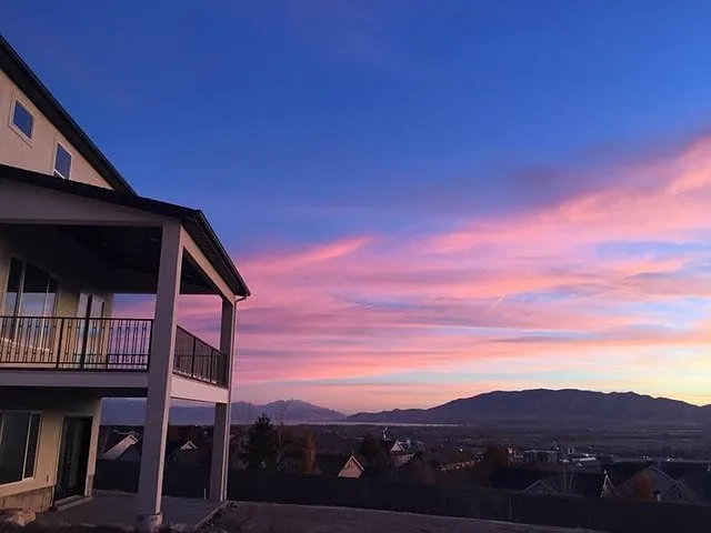 7 bed, 5098 sqft, $5,595 — Photo 2