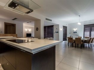 121 N Almont Dr APT 104, Beverly Hills, CA 90211