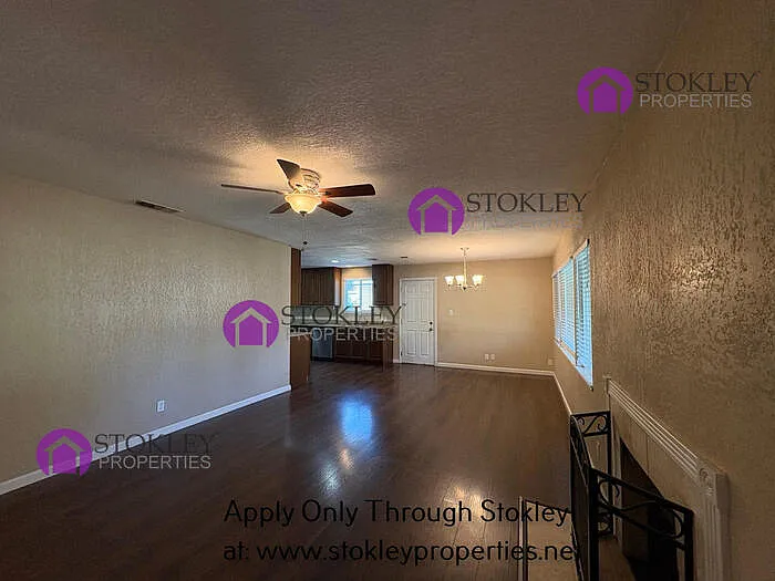166 Lois Ct — Photo 2