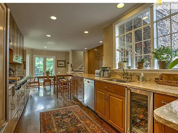 4th image of 5322 Sunset Dr