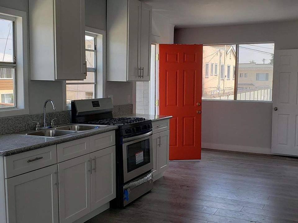1st image of 272 W 41st St
