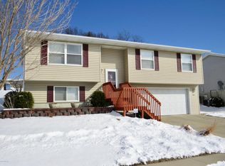 3041 Rose Heights Dr SE, Rochester, MN 55904