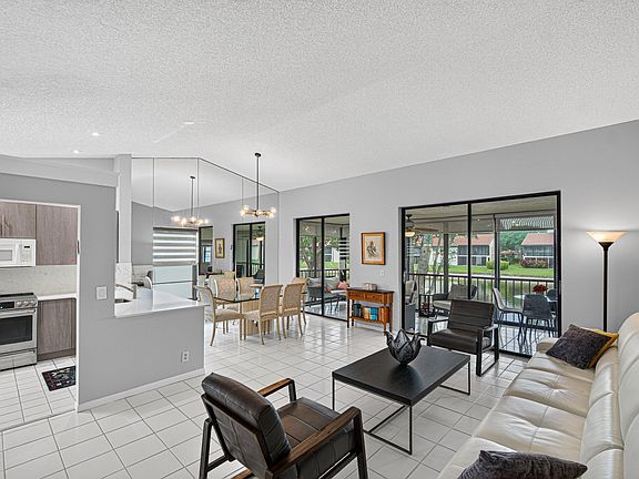 4th image of 10223 N Circle Lake Drive #201