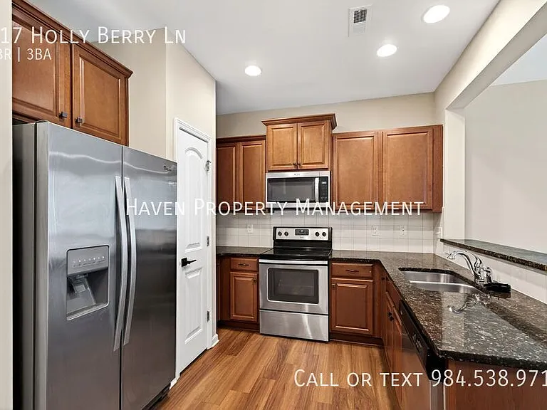 117 Holly Berry Ln — Photo 11