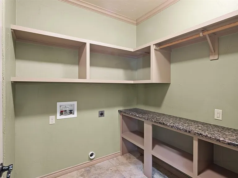 1404 Kings Valley Dr — Photo 26