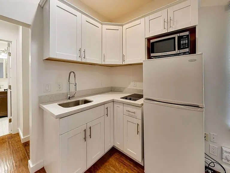628 Waverly St #11 — Photo 1