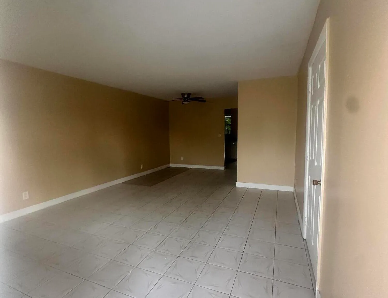 2 bed, 1.0 bath, 878 sqft, $2,000 — Photo 4