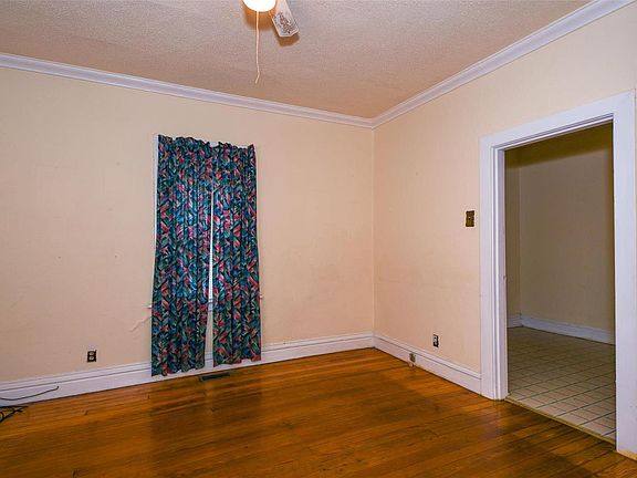 5th image of 4028 Taft Ave