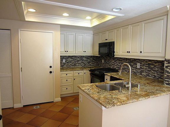 Great kitchen. Back door leads to one car garage. Direct entry.