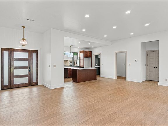 4th image of 1023 E Languille Ave