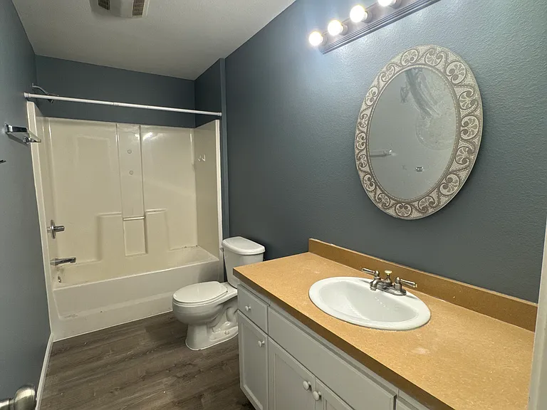 4400 SE Michigan Ave #4400 — Photo 3