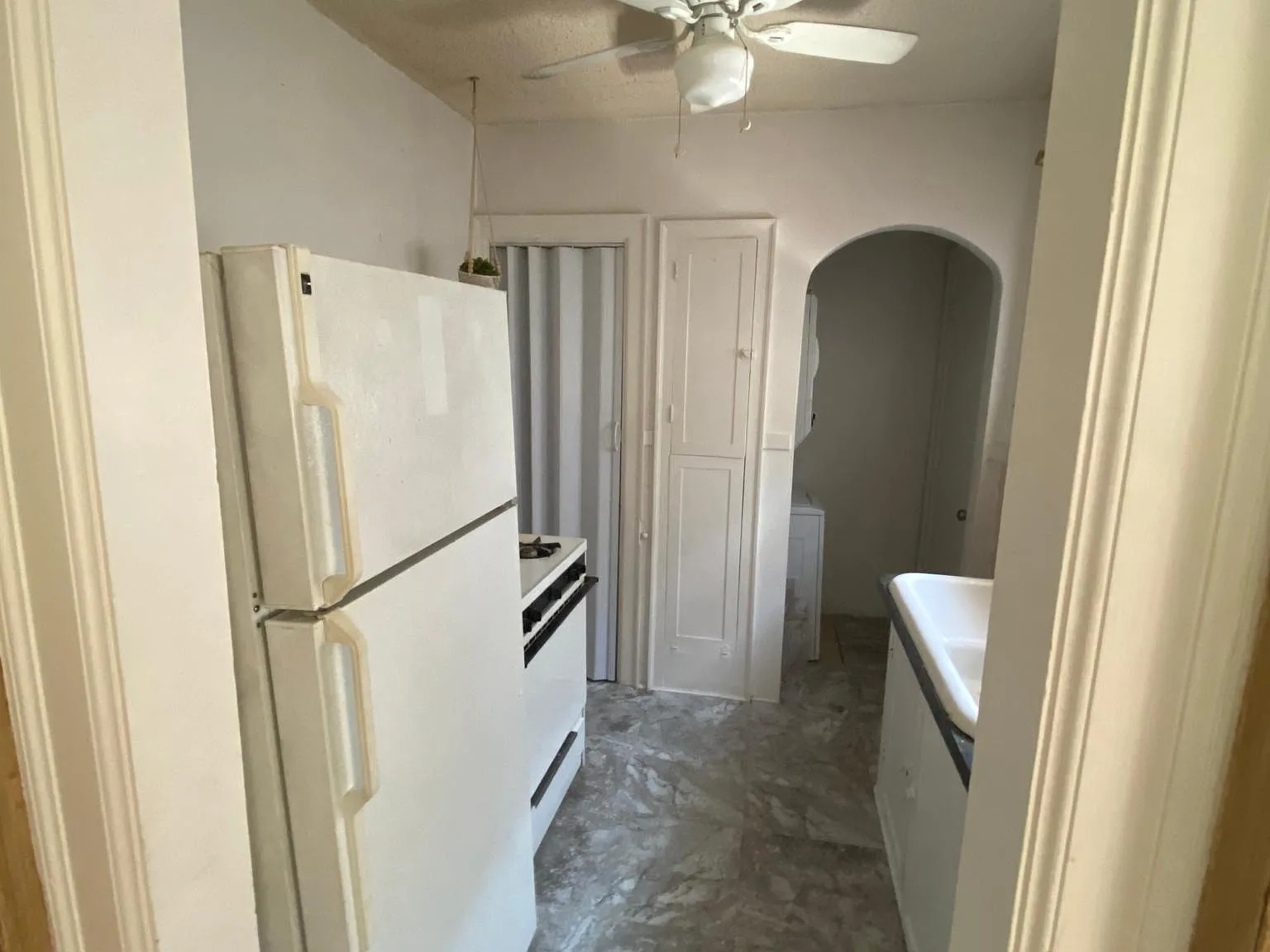 922 Meda St — Photo 3