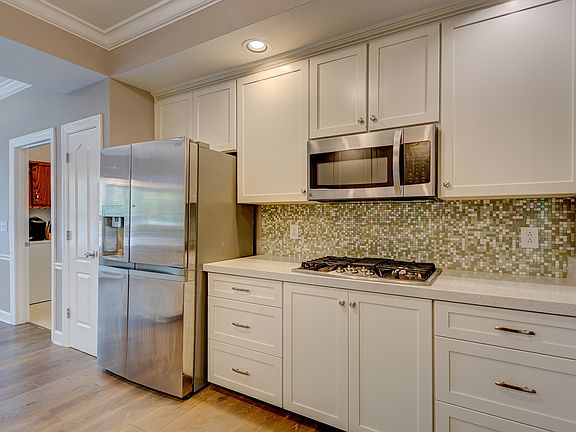 5th image of 2907 Regenwood Dr